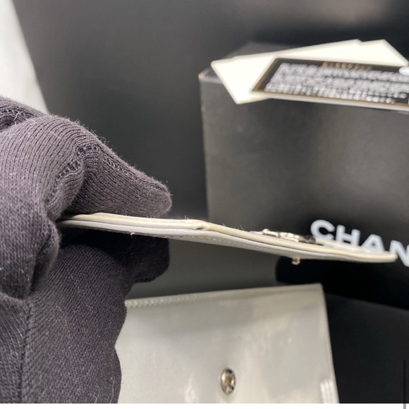 COPY - CHANEL BOY WALLET LONG Patent Leather Clean EUC (Box Dust Bag Included i… - Picture 9 of 16